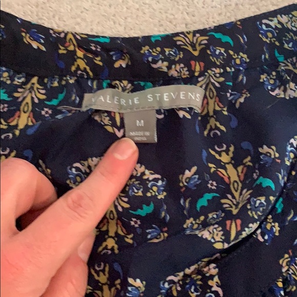 Cute sheer shell - Picture 2 of 3